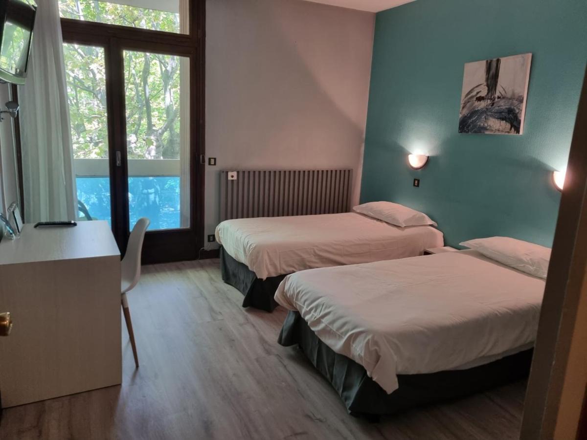 Hotel Le Comty Feurs Екстериор снимка