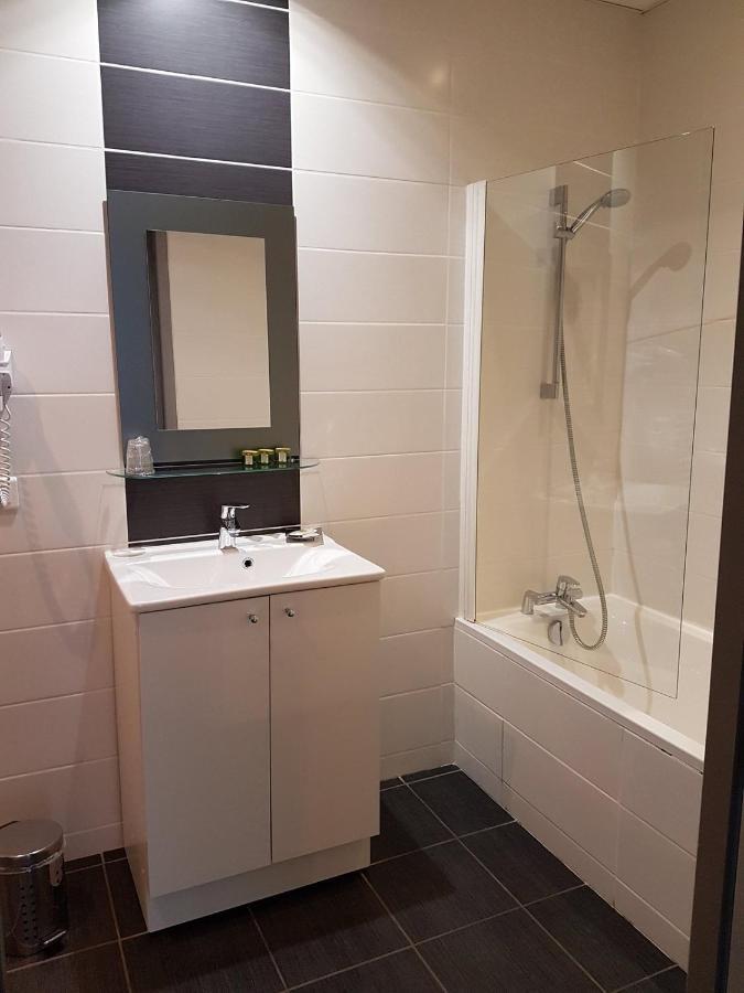 Hotel Le Comty Feurs Екстериор снимка