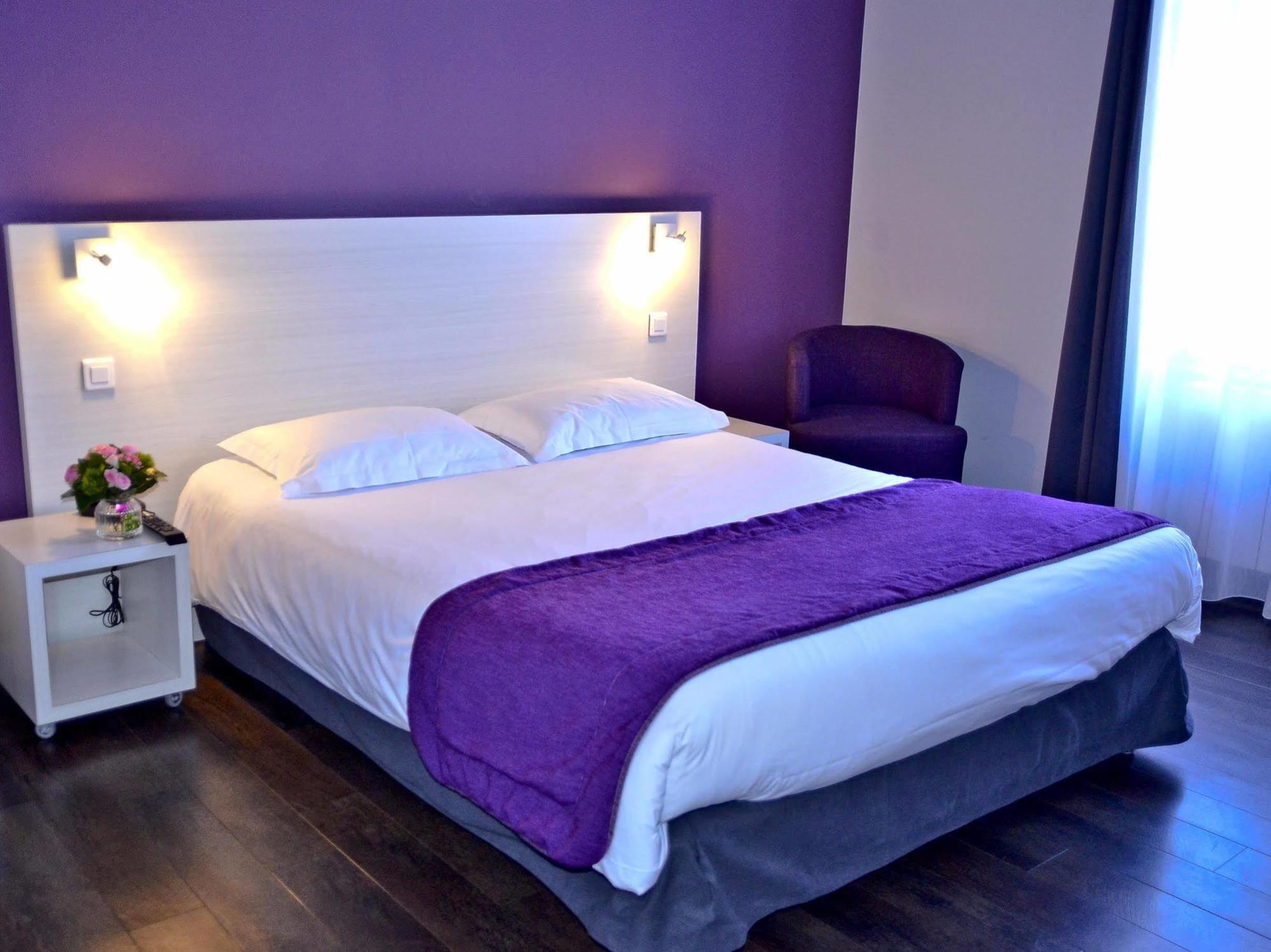 Hotel Le Comty Feurs Екстериор снимка