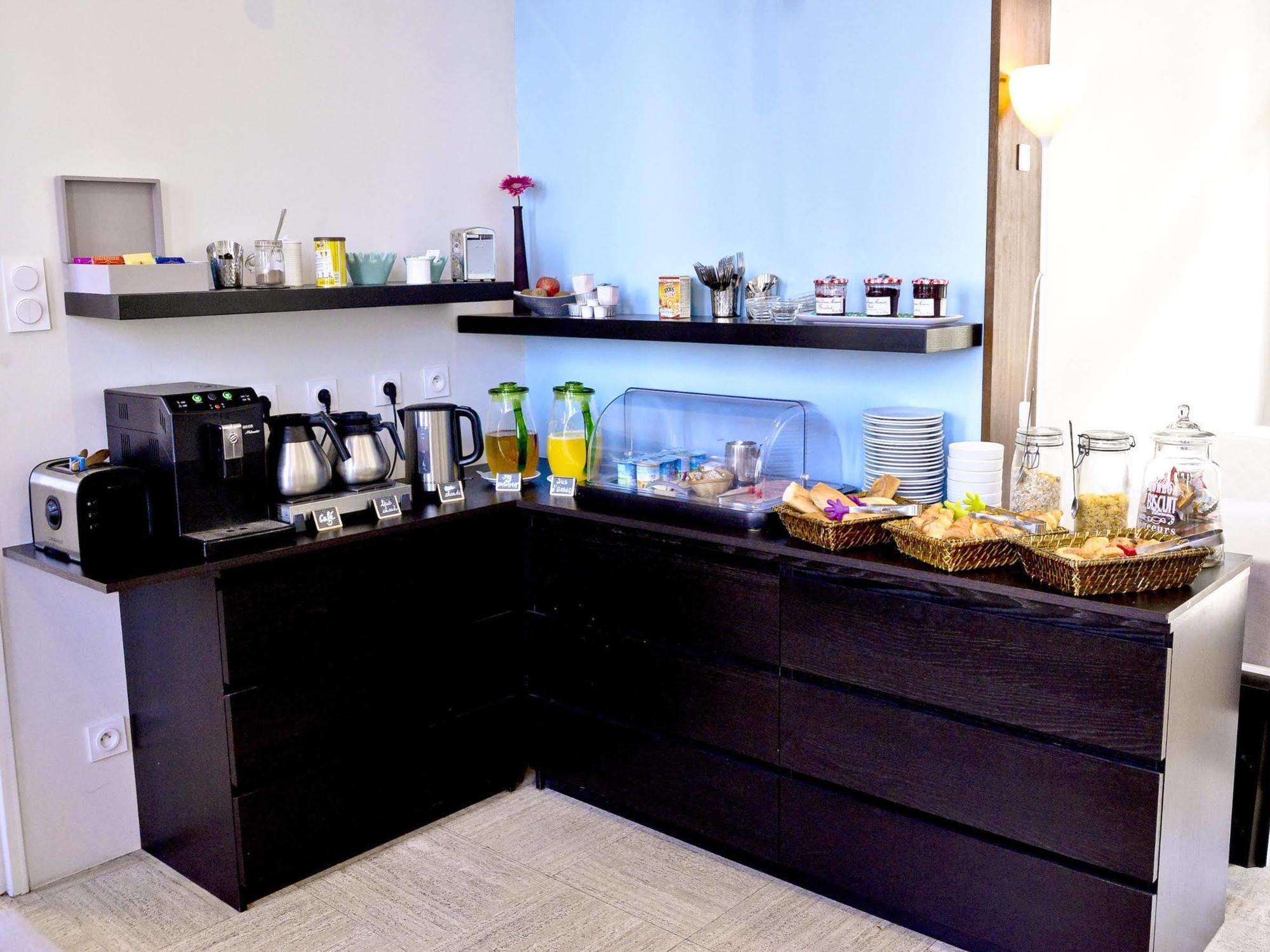 Hotel Le Comty Feurs Екстериор снимка